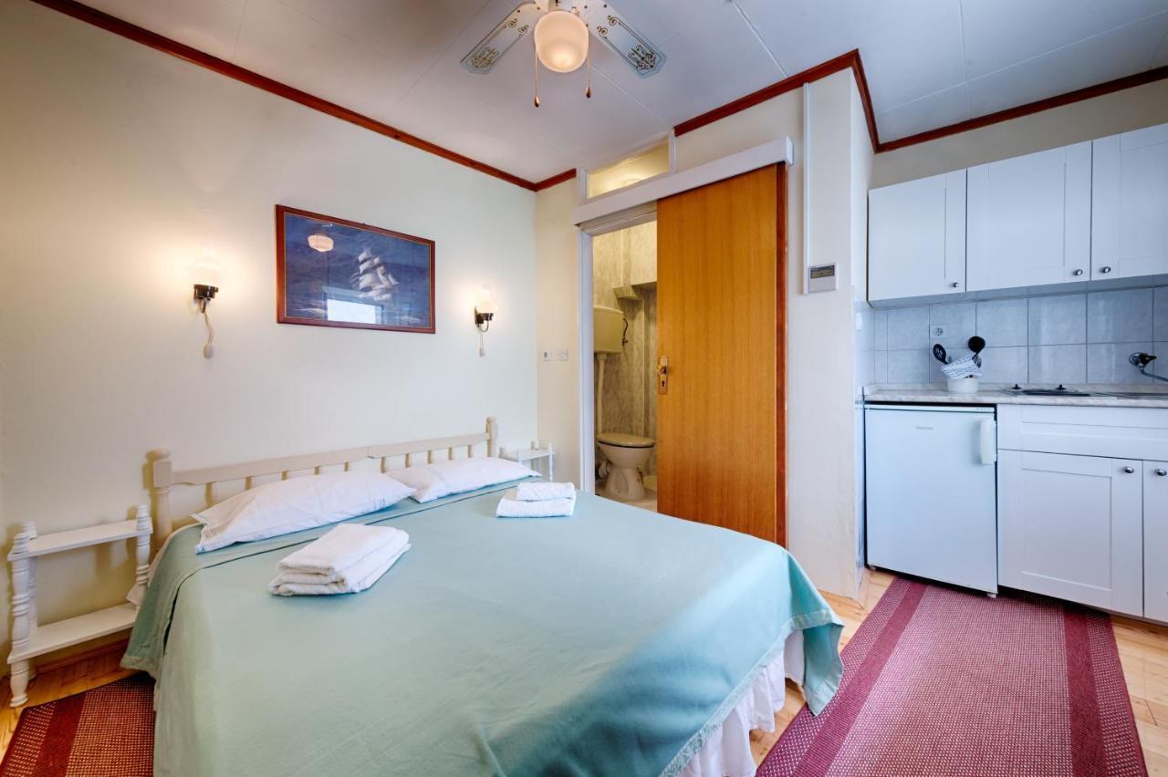 Apartments And Rooms By The Sea Komiza, Vis - 2431 Extérieur photo